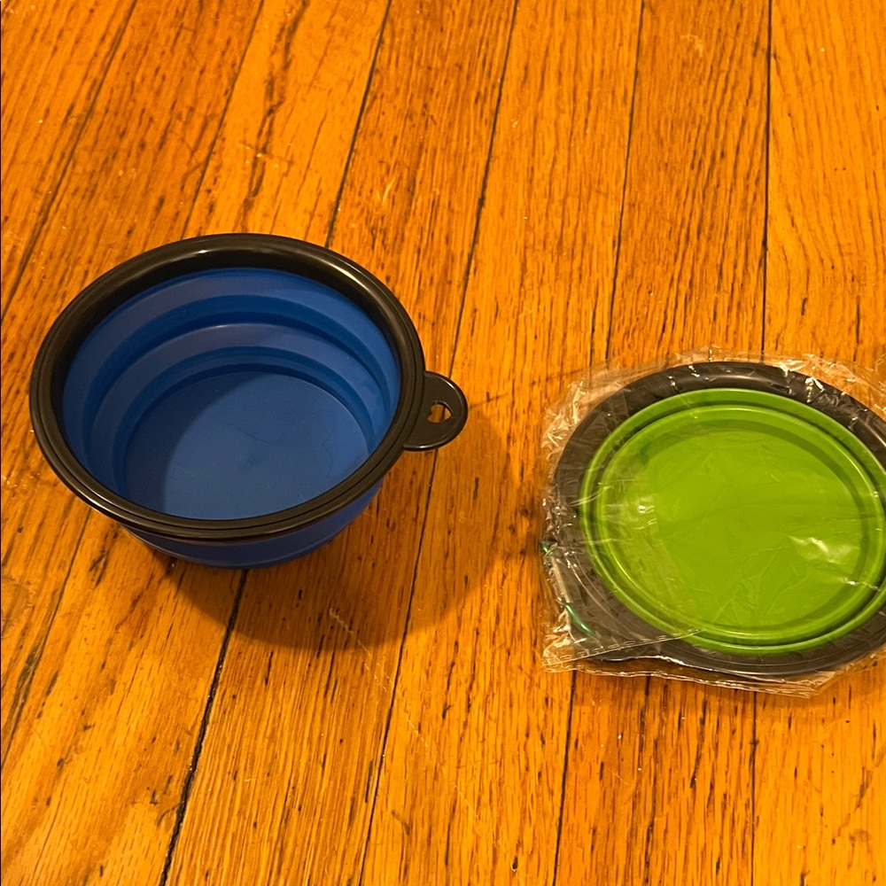Collapsible Blue and Green Pet Bowls